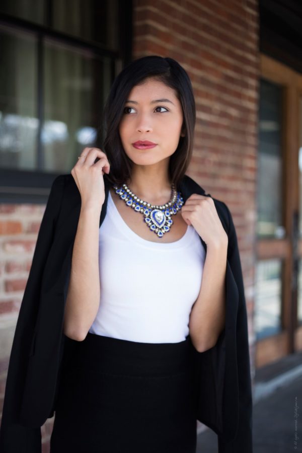 How to Wear a Statement Necklace the Minimalist Approach