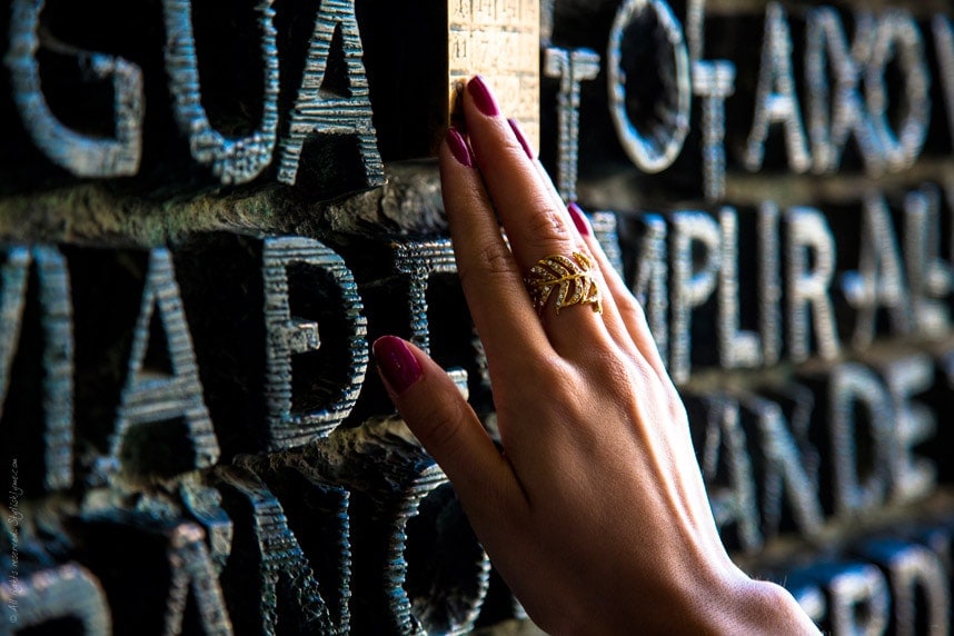 La Sagrada Familia Letter Wall