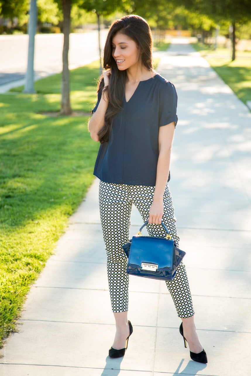 A cute way to wear patterned pants to the office for spring - stylishlyme.com
