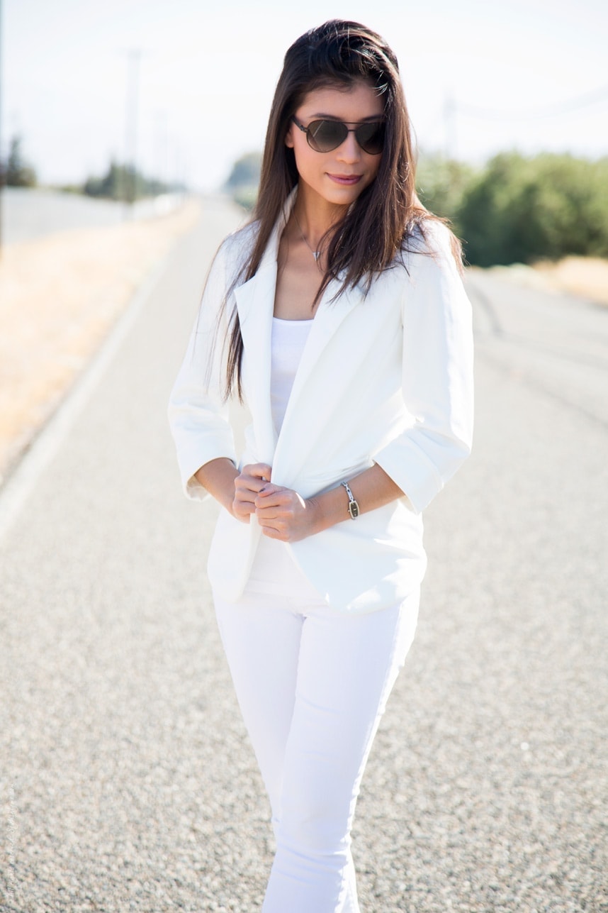 White blazer with white jeans - Visit Stylishlyme.com for more outfit inspiration and style tips