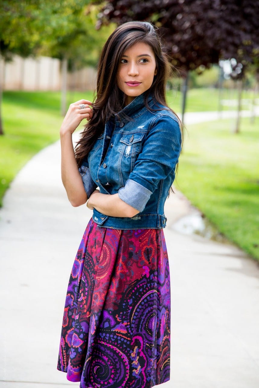 How to wear denim with a paisley print dress - Visit Stylishlyme.com for more outfit inspiration and style tips