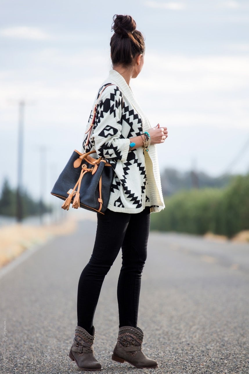 Oversized aztec printed cardigan - Visit Stylishlyme.com for more outfit inspiration and style tips
