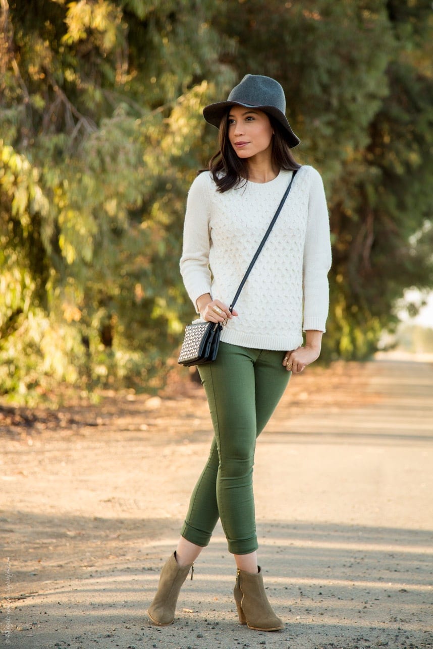 What to wear with olive green pants - Visit Stylishlyme.com for more outfit inspiration and style tips