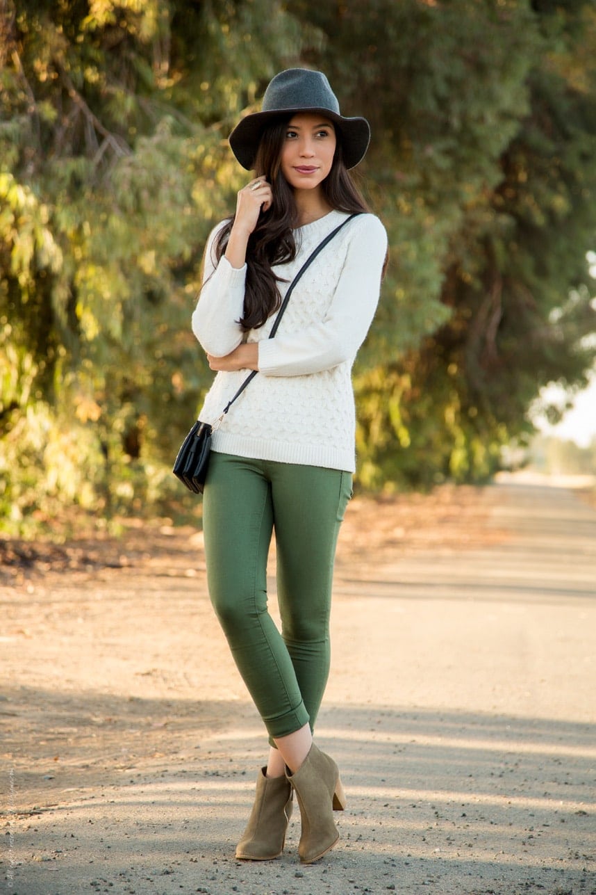 olive green pants fall outfit - Visit Stylishlyme.com for more outfit inspiration and style tips