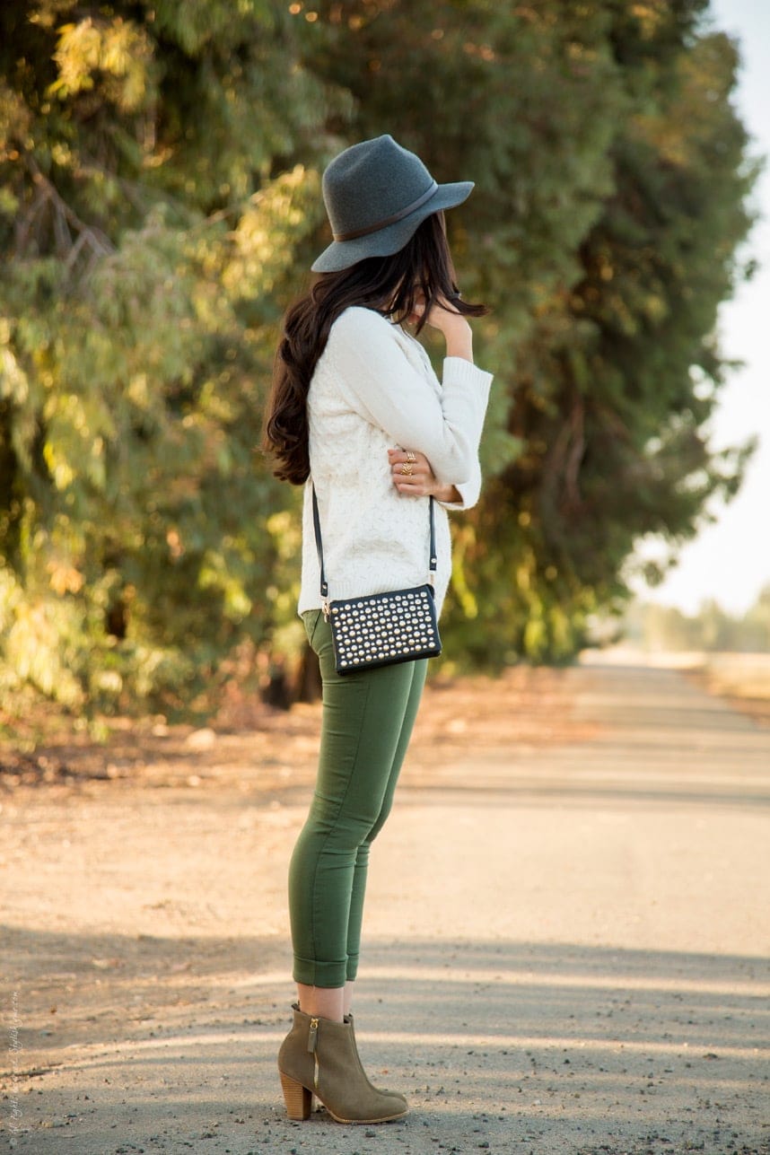 what looks cute with olive green pants for fall - Visit Stylishlyme.com for more outfit inspiration and style tips