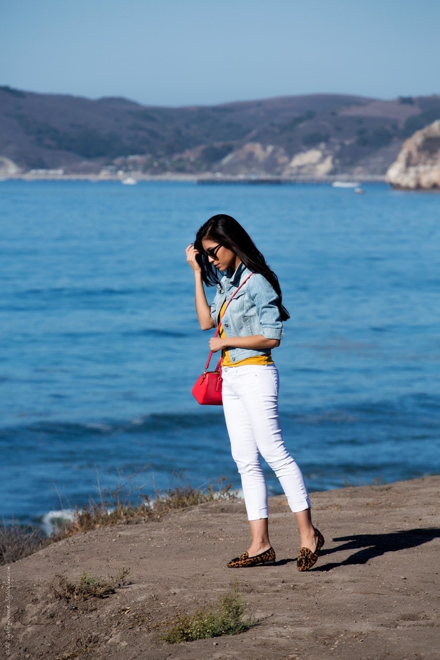 How to Wear white jeans in october - Visit Stylishlyme.com for more outfit inspiration and style tips