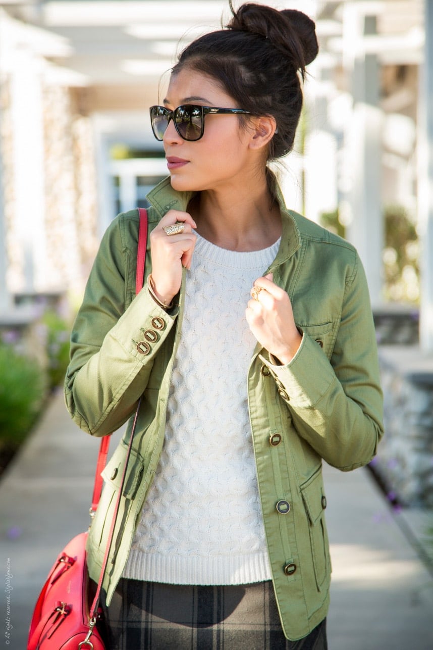 how to mix army jacket and plaid - Visit Stylishlyme.com for more outfit inspiration and style tips