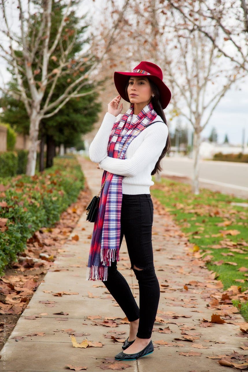 stylish winter accessories  - Visit Stylishlyme.com for more outfit inspiration and style tips
