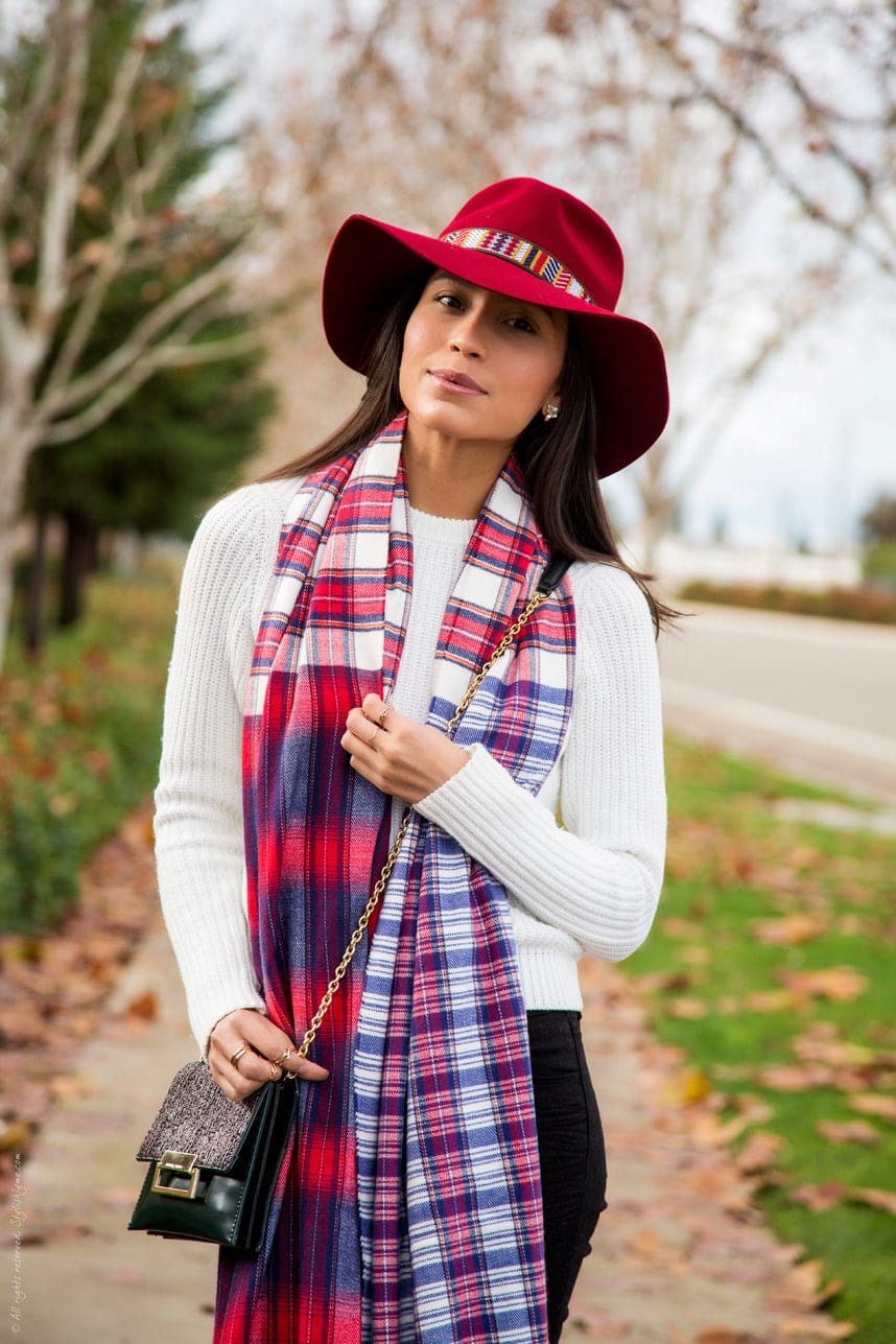 stylish way to wear a hat - Visit Stylishlyme.com for more outfit inspiration and style tips