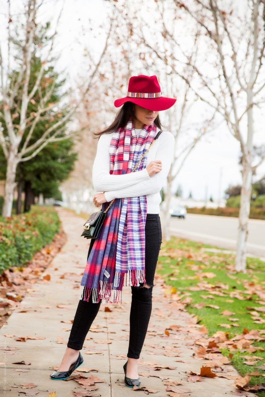 what to wear with a red hat - Visit Stylishlyme.com for more outfit inspiration and style tips