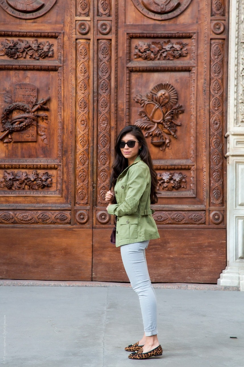 a casual outfit for traveling in Italy - stylishlyme.com