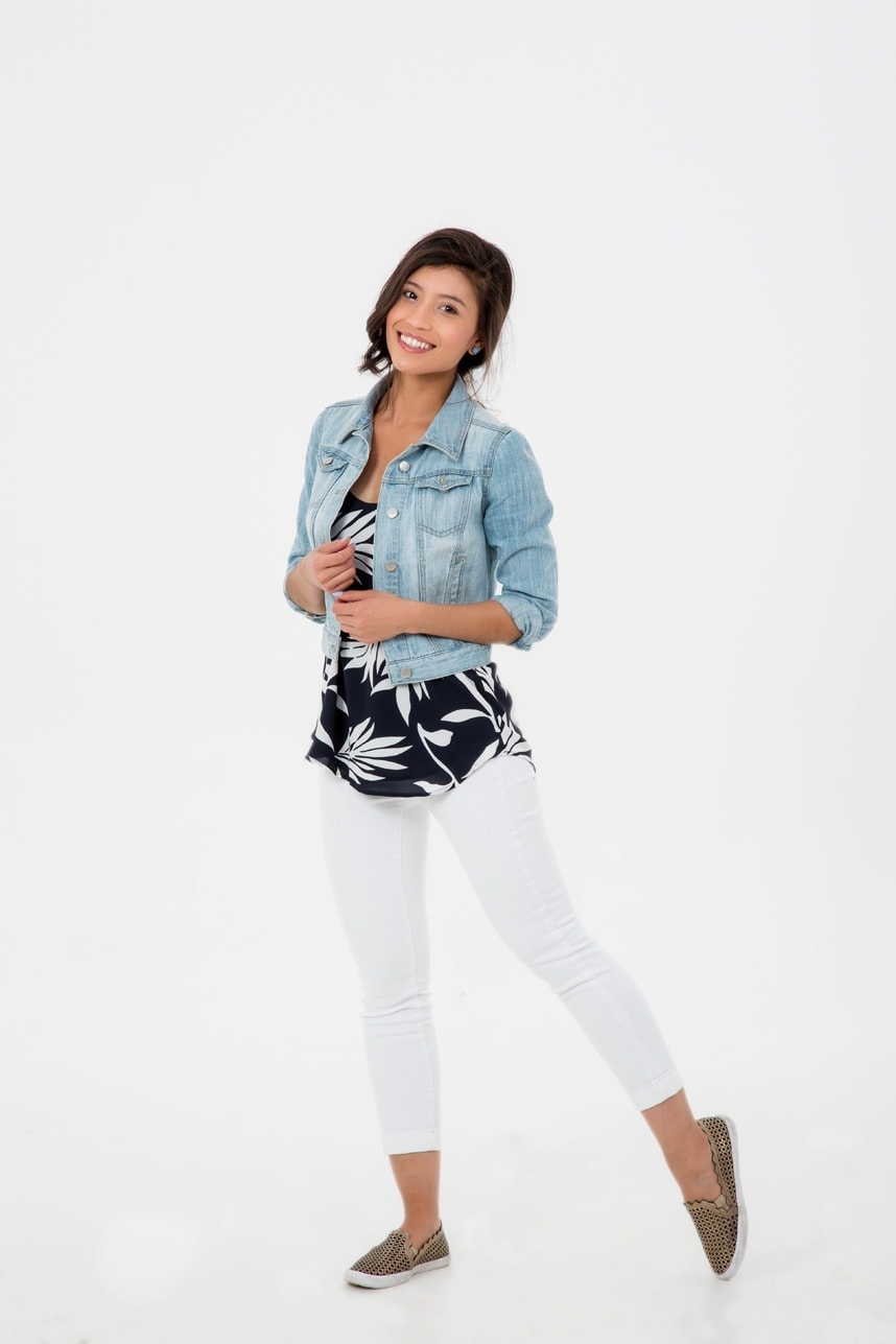 summer outfits - white jeans and denim jacket - Visit Stylishlyme.com to see 14 pieces 30 outfits! Summer Essentials