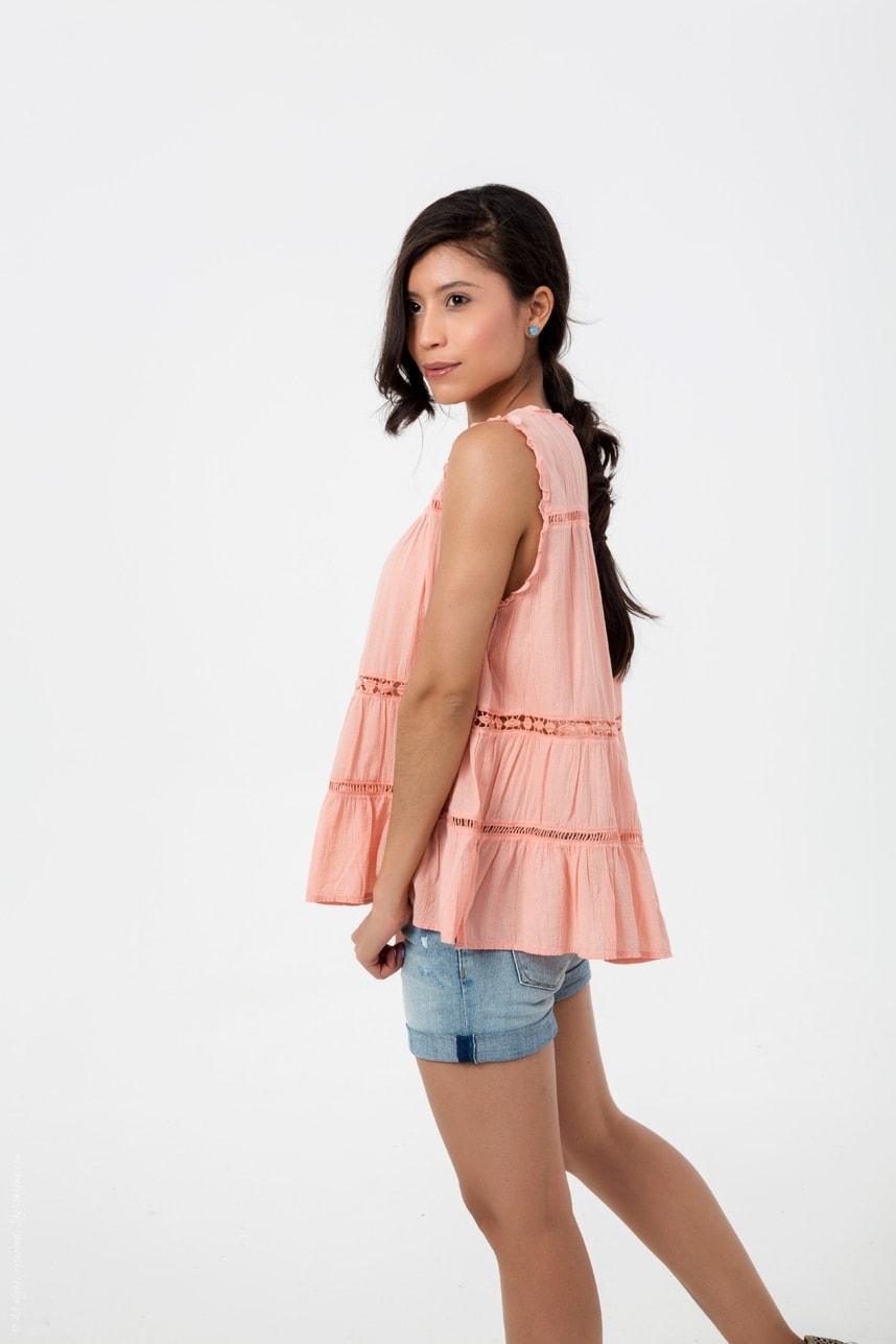 Summer outfits - pretty flowy top - visit stylishlyme.com for more outfit inspiration and style tips