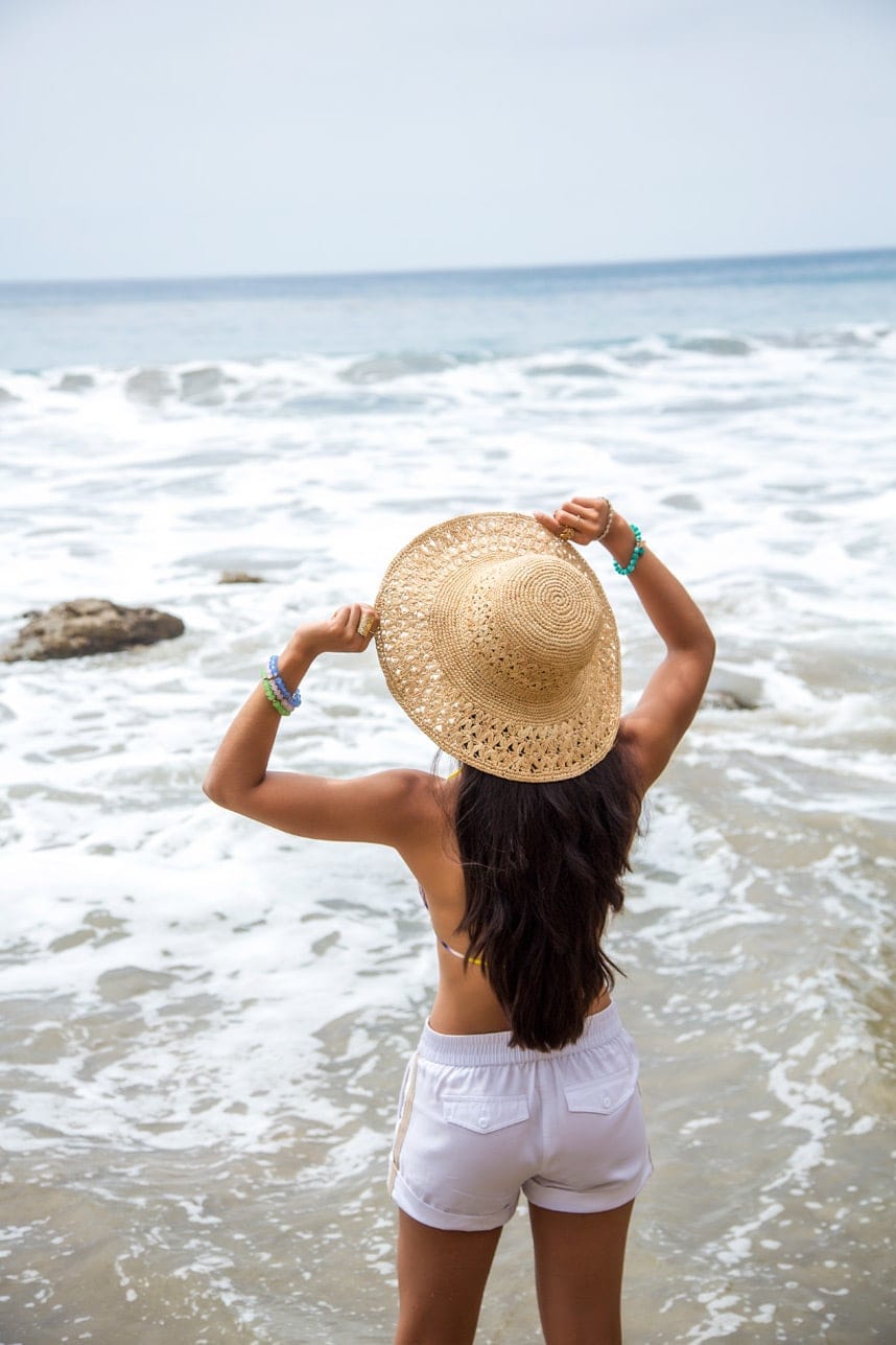 cute beach outfit with a hat - Visit stylishlyme.com to view more style photos and read style tips on cute beach outfits 