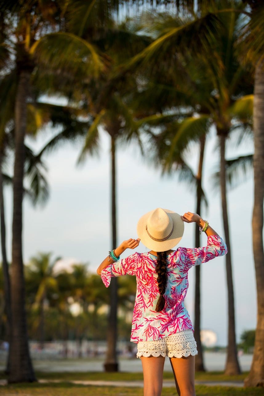 What to wear with a tropical print shirt- Visit stylishlyme.com to see more pictures and read about stylish beach attire