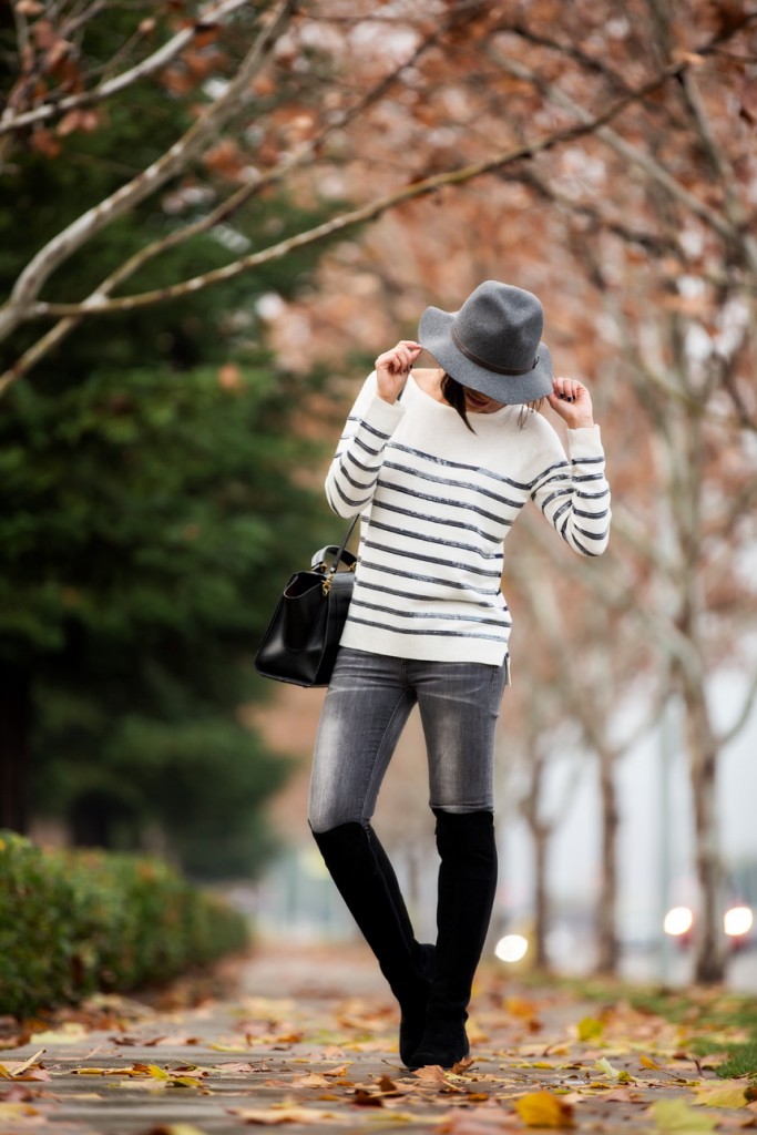 what to wear with grey jeans - Visit Stylishlyme.com to see read some tips on how to wear gray jeans and boots