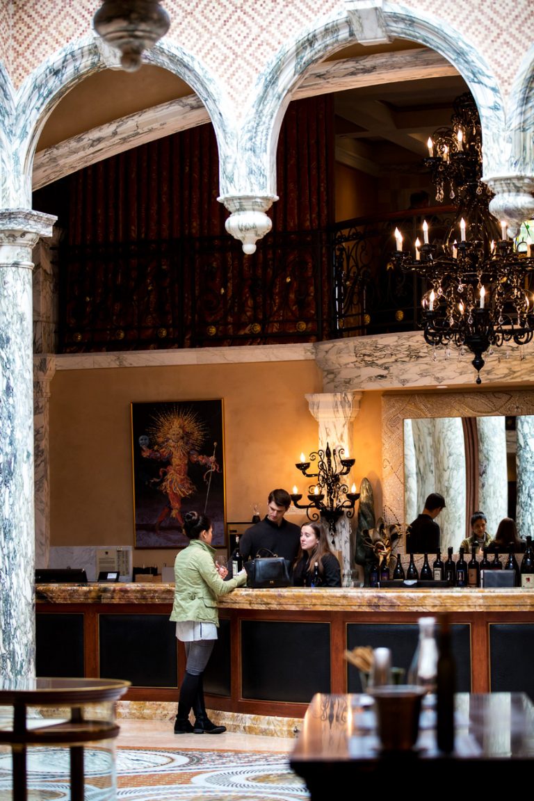 The Best Napa Wineries for Food and Wine Tasting Experiences