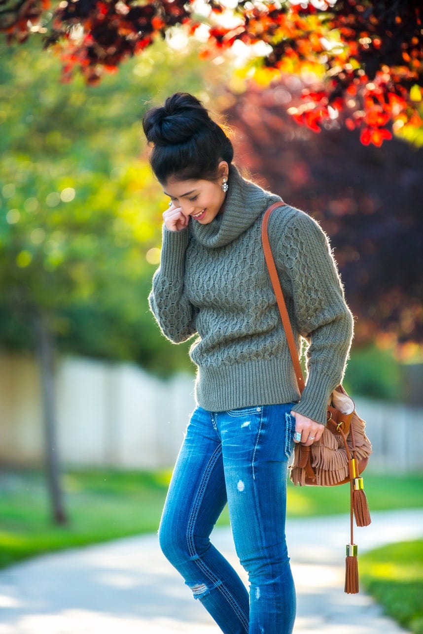 how to dress for fall - Loving this cute fall outfit! The boots and the sweater are my favorite, great outfit inspiration for fall!