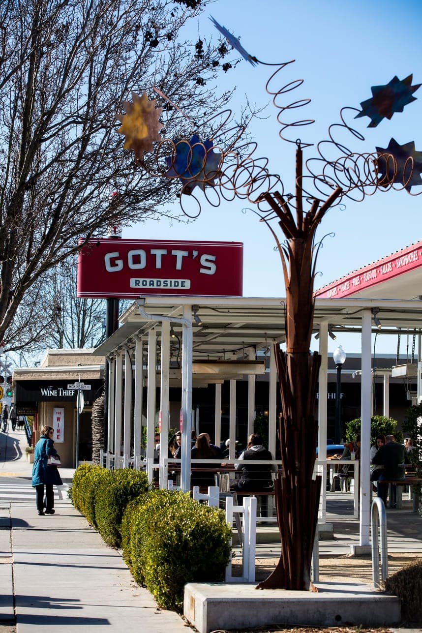 Gott's Roadside - This is an awesome roundup of the best Best Napa Valley Restaurants! On my travel list next time I'm in Napa!