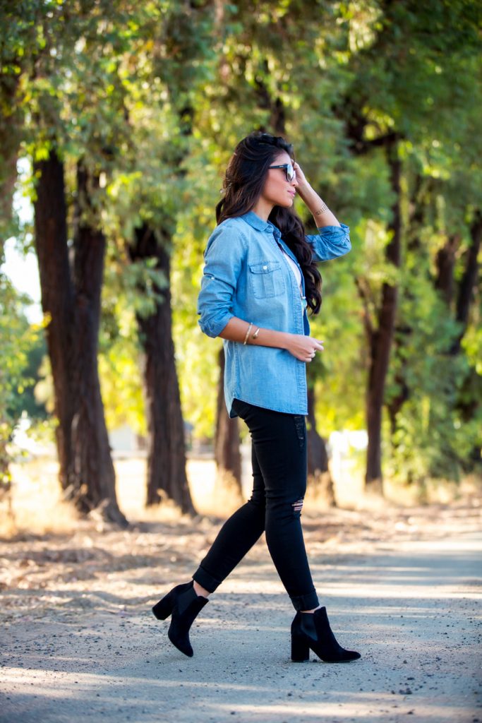what is a chambray shirt - I love this denim shirt outfit! Perfect for fall and I love the extra outfit ideas for fall!