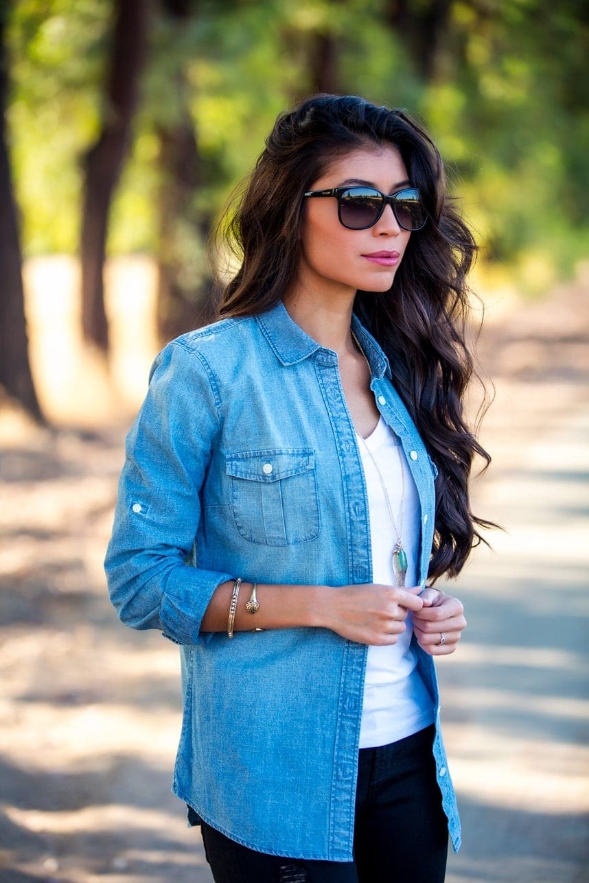 what is chambray - I love this denim shirt outfit! Perfect for fall and I love the extra outfit ideas for fall!