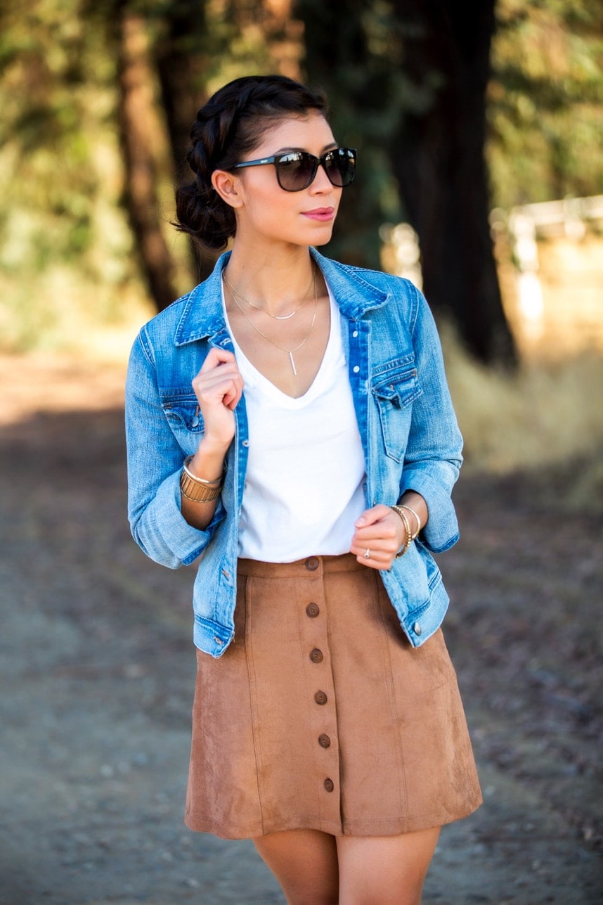 what to wear with a skirt - I love this fall outfit - that's the perfect faux suede skirt it has buttons and everything! LOVE this outfit!