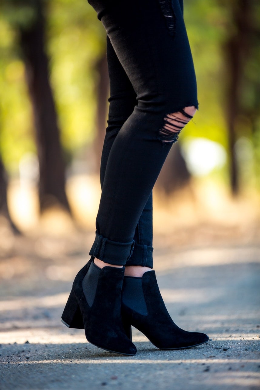 outfits with black heel boots