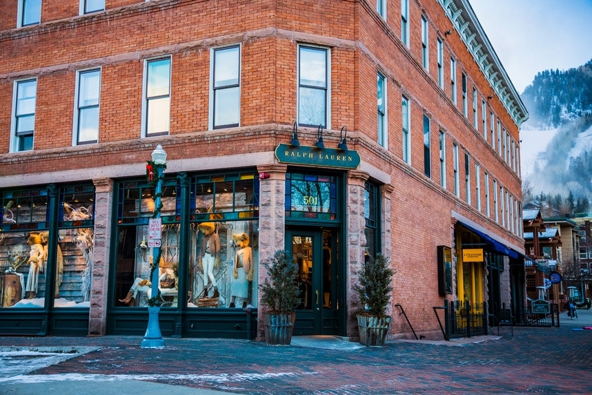Shopping Downtown in Aspen- Visit Stylishlyme.com to view the Things to Do in Aspen - Winter Activities